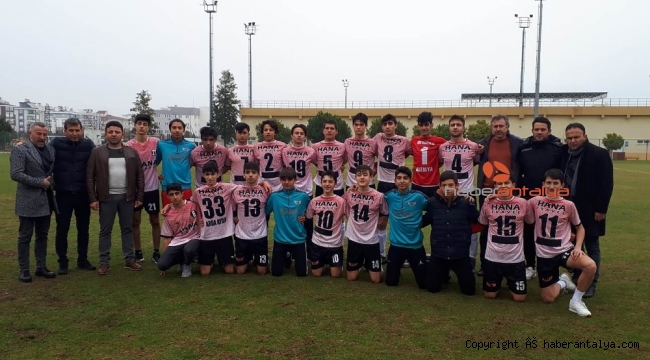 Velilerin kurduğu futbol takımı şampiyon oldu