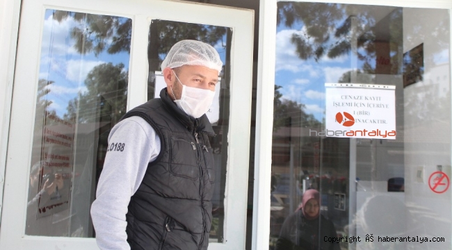 Antalya'da mezarlıklarda korona virüs sessizliği
