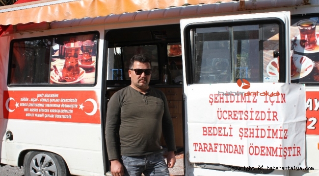 Antalya'da seyyar çaycıdan duygulandıran hizmet