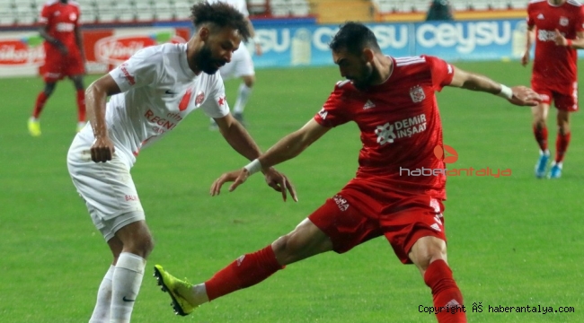 Antalyaspor'da Sangare formasına kavuştu