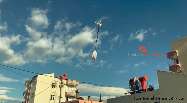 Evden çıkamadı, alışverişe drone yolladı !