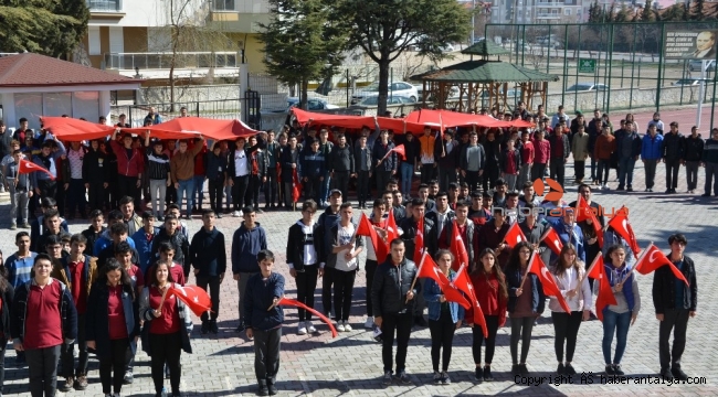 Liseli öğrenciler İdlib şehitleri için yürüdü