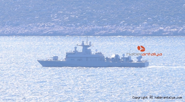 Yunan savaş gemisi Meis Adası önlerinde