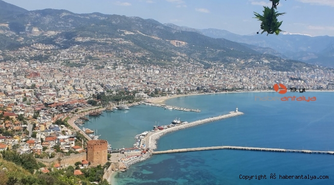 Alanya tarihi sessizliğe büründü, dünyaca ünlü sahilleri boş kaldı