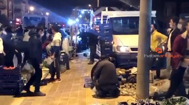 Kaldırımlara gece pazarı kuruldu