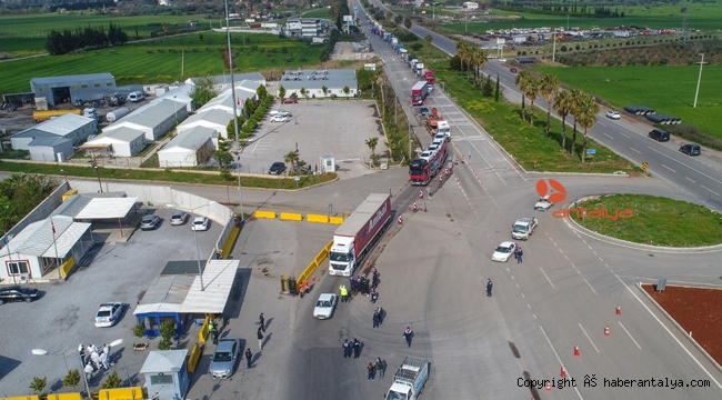 BİNLERCE KİŞİ GERİ GÖNDERİLDİ !