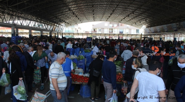 Antalya'da semt pazarında yine yoğunluk !