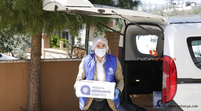 Bir aylık gıda yardımları evlere teslim ediliyor