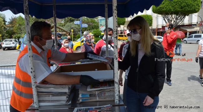 Büyükşehir Alanya'da maske dağıttı