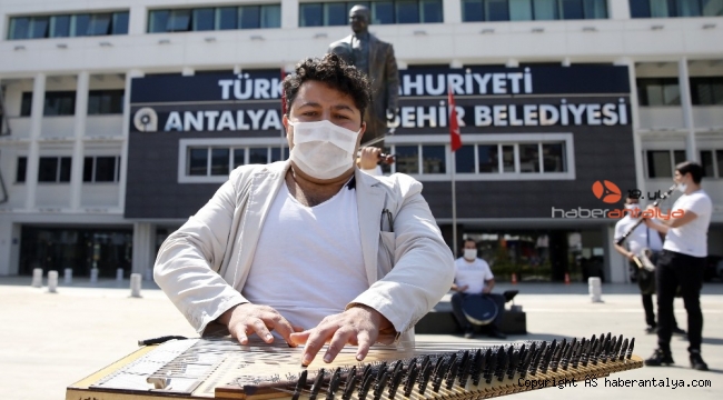 Büyükşehir personeli ve huzurevi sakinleri konserle moral buldu