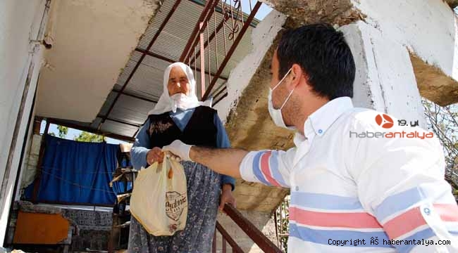 Döşemealtı'nda 4 bin 330 ücretsiz ekmek dağıtıldı !