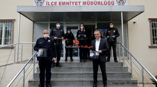 Emniyet görevlilerine siperlikli yüz maskesi