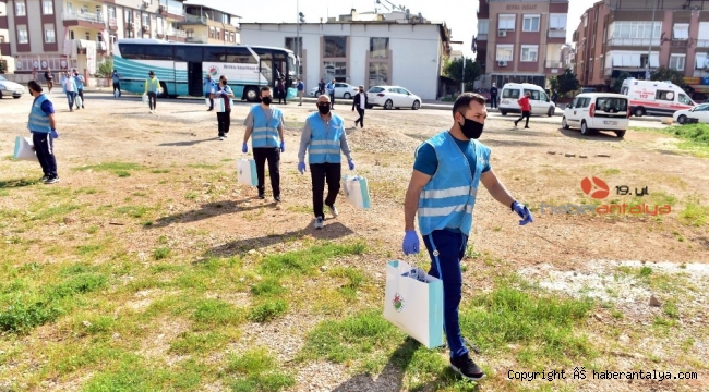Kepez bir günde 77 bin 691 adet maske dağıttı