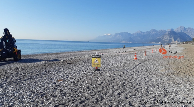 Konyaaltı sahili sezona hazırlanıyor 
