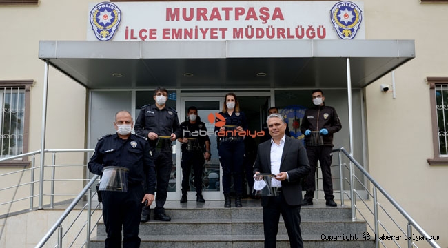 Muratpaşa'dan emniyet görevlilerine yüz maskesi