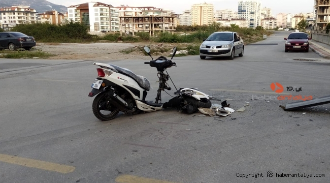 Otomobille motosiklet çarpıştı: 1 yaralı