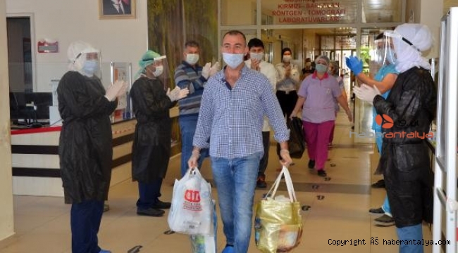Tır şoförü korona virüsü yendi, alkışlarla taburcu oldu