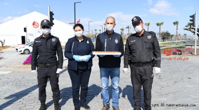 Zabıta'dan polislere tatlı