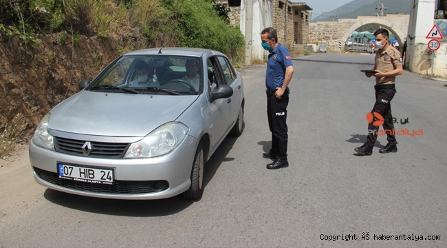 Alanya'da sürücülere maske ve sosyal mesafe denetimi