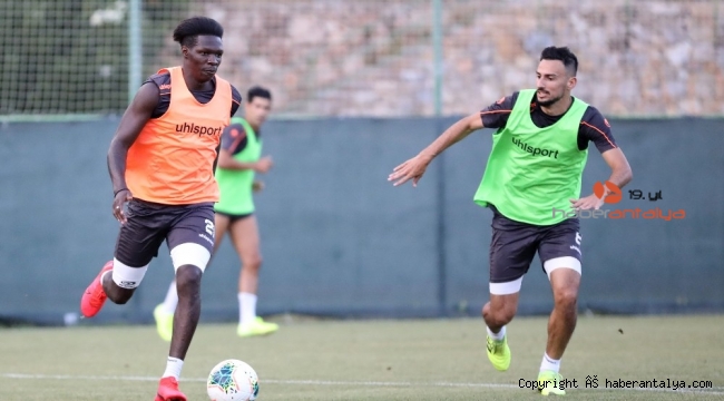 Alanyaspor hazırlıklarını akşam idmanıyla sürdürdü