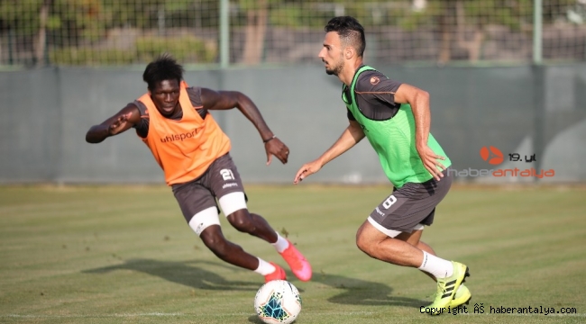 Alanyaspor hazırlıklarını grup halinde yaptığı idmanla sürdürdü