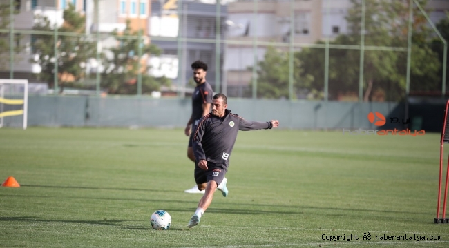 Alanyaspor'un genç futbolcusunun forma hırsı
