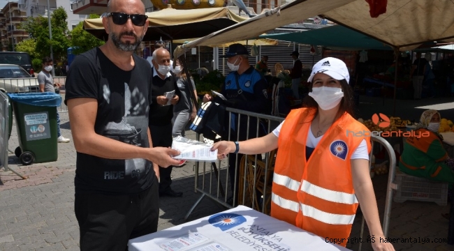 Büyükşehir Alanya'da maske dağıttı