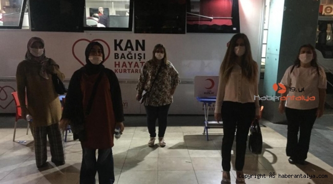 Eğitim Bir Sen üyelerinden kan bağışı