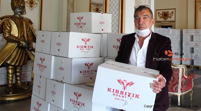 Hayırsever iş adamından bin 280 koli gıda yardımı