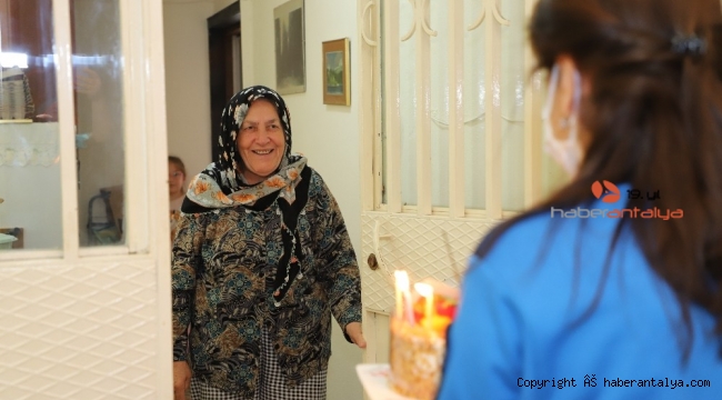 İki aydır evinden çıkamayan Gülter teyzeye sürpriz