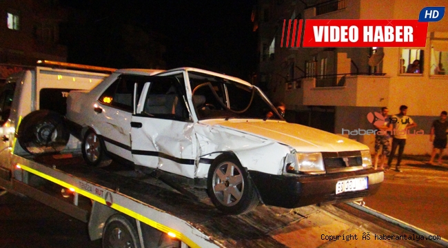 Kavşakta çarpışan araçlar bahçeye girdi: 2 yaralı