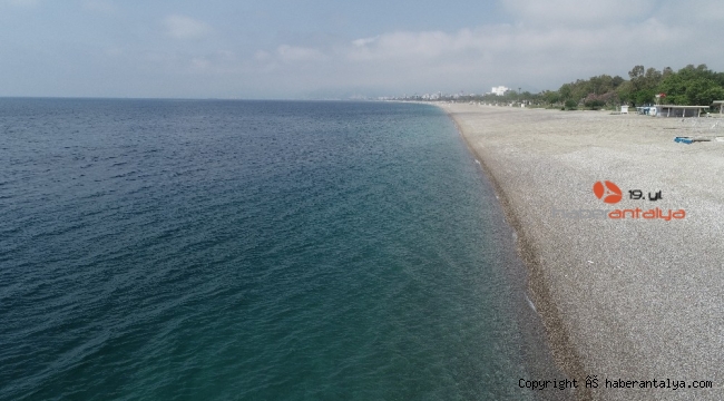 Korona Antalya'nın denizine yaradı