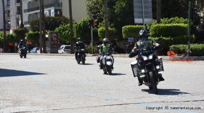 Motosiklet tutkunları Kızılay'a umut oldu