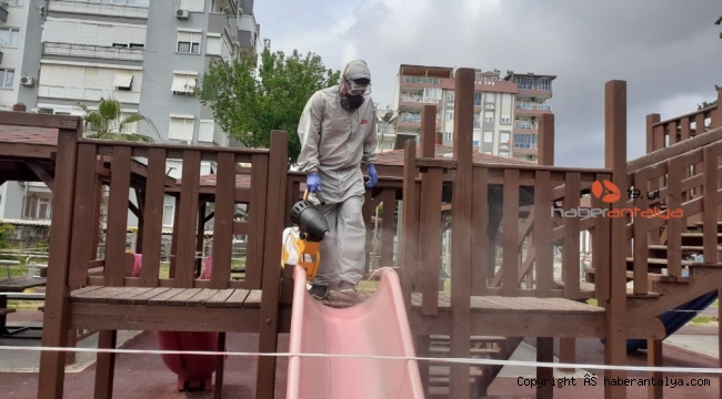 Yasak süresince dezenfekte ekipleri çalıştı