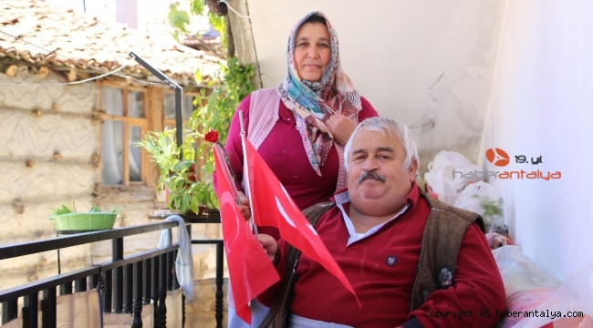 Yerel sanatçılar moral verdi