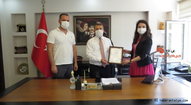 14 kez kan bağışında bulunan kaymakama bronz madalya