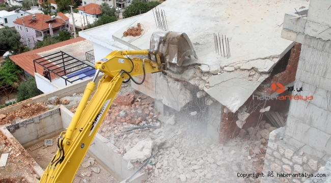 Antalya'da 654 yapı yıkıldı, bin 127 kaçak yapı daha yıkılacak