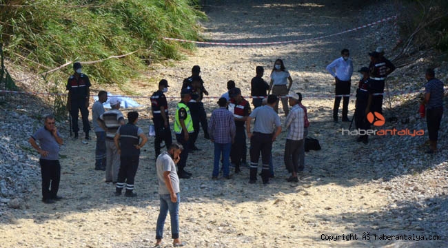 Antalya'da feci kaza; sürücü öldü, yeğeni ağır yaralı