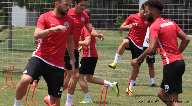 Antalyaspor, PCR ve antikor testinden geçti