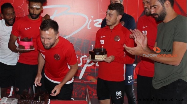 Antalyaspor'da doğum günü sevinci