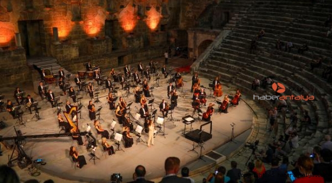 Aspendos Antik Tiyatro'da büyükelçilere konser