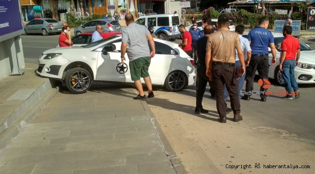 AVM'nin otopark girişinde kaza