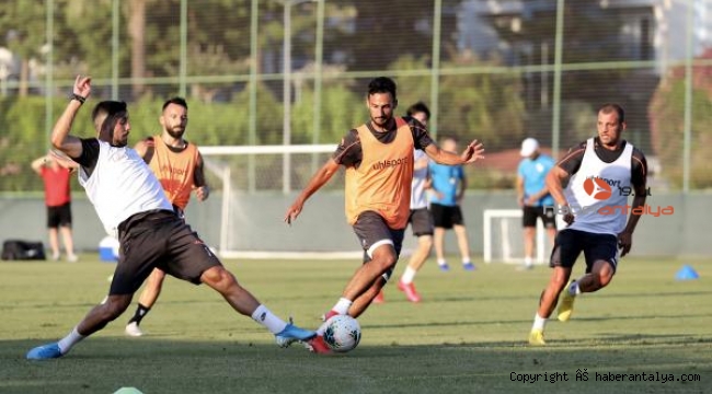 Aytemiz Alanyaspor'dan önce kutlama sonra idman