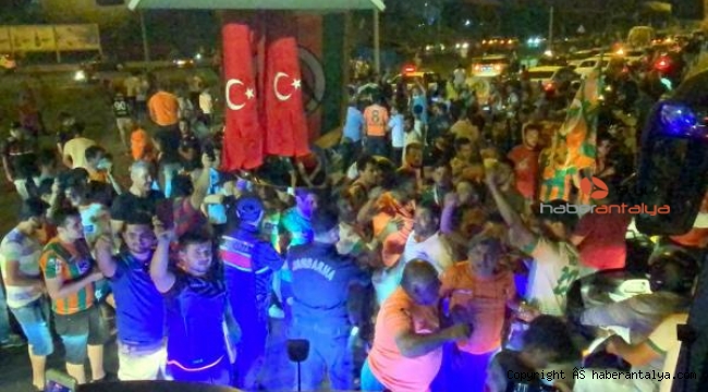 Aytemiz Alanyasporlu taraftarların final sevinci