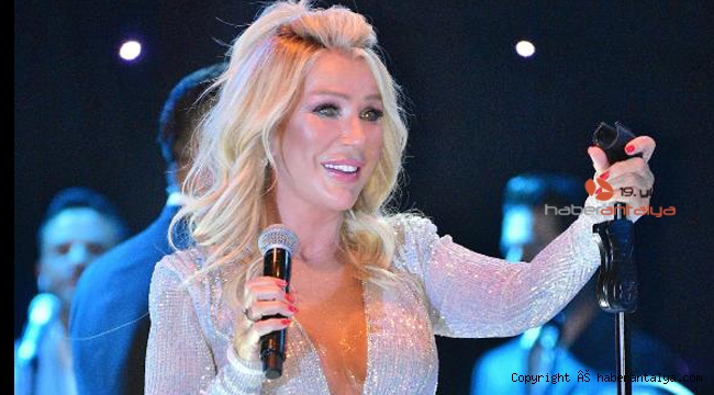 Bodrum'da sahne alan Seda Sayan'dan Ezgi Eyüboğlu'na övgü