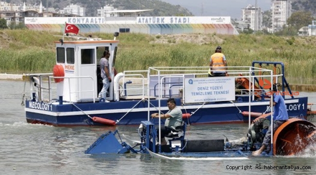 Boğaçayı deniz süpürgesiyle temizleniyor