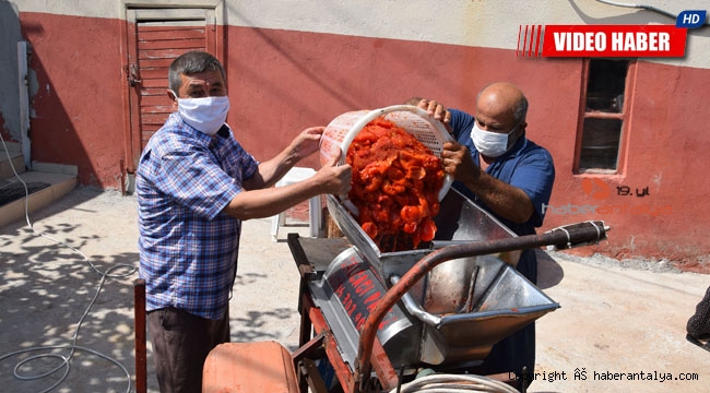 Dört ay sokak sokak geziyor, günlük 1 ton çekiyor