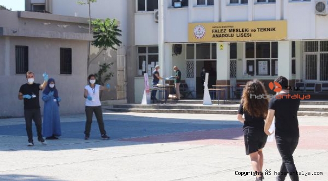 Dualarla sınava girdiler