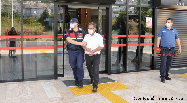 Evinde uyuşturucu yetiştiren baba ve oğlu yakalandı