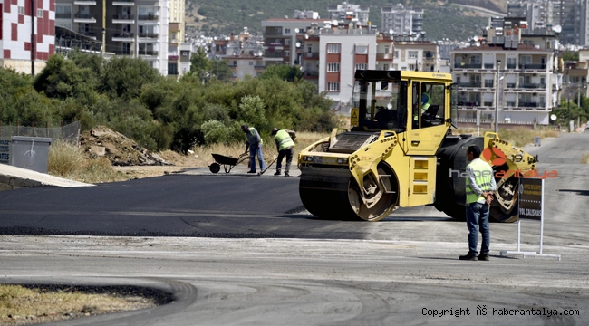 İki komşu mahalleye 8 bin 500 ton asfalt